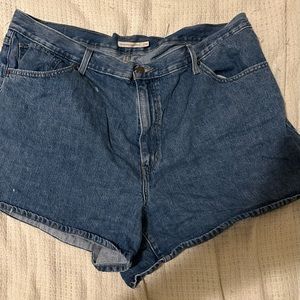 Levi’s high waisted mom shorts. Size 16.